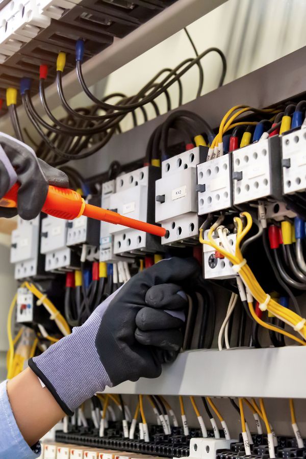 RC24-GmbH Dunningen - Calw - Freudenstadt - Horb - Elektrotechnik - Renovierung - Gartenpflege - Hausmeisterservice