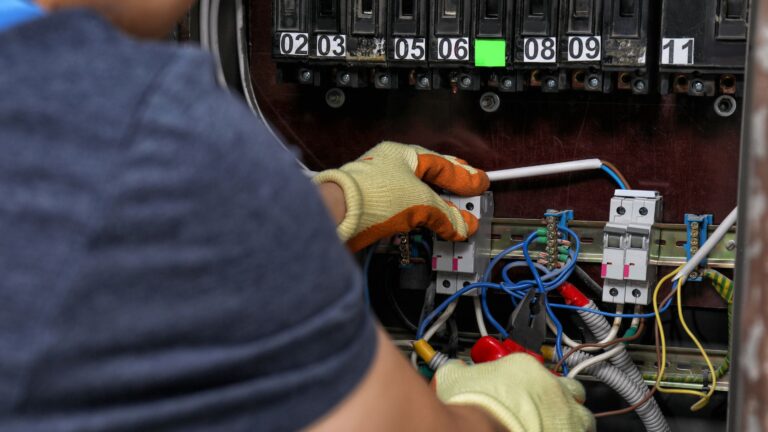 Hausmeisterservice in Freudenstadt - RC24 Elektrotechnik GmbH - Dunningen - Rexingen - Freudenstadt - Calw - Elektrotechnik - Gebäudereinigung - Winterdienst - Kleinreparaturen - Gebäudedienste